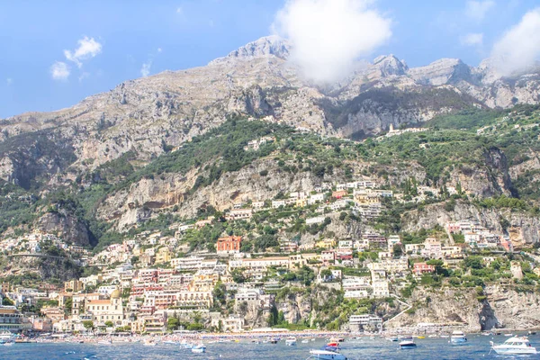Denizden gelen Positano şehri, İtalya — Stok fotoğraf