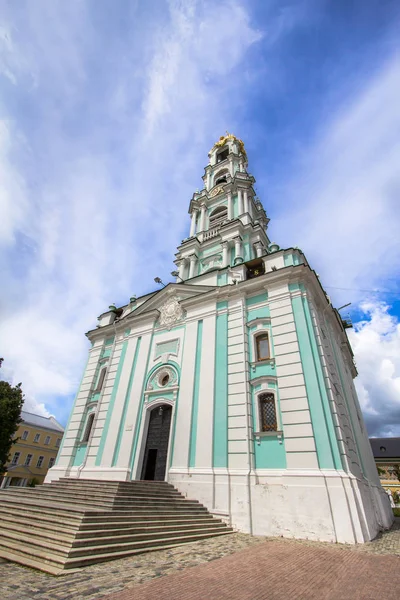 Glockenturm in der heiligen Dreifaltigkeit sergius lavra — Stockfoto
