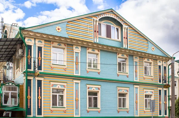 Színes régi Tatár ház, Kazan, Oroszország — Stock Fotó