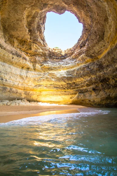Benagil Sea Cave on Praia de Benagil, Portugal — 스톡 사진