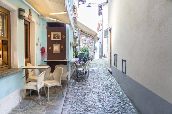 Narrow streets on Isola Bella, Italy — 스톡 사진