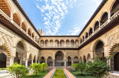 İspanya, Seville Kraliyet Sarayı 'ndaki Teras de las Doncellas.