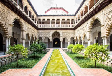 İspanya, Seville Kraliyet Sarayı 'ndaki Teras de las Doncellas.