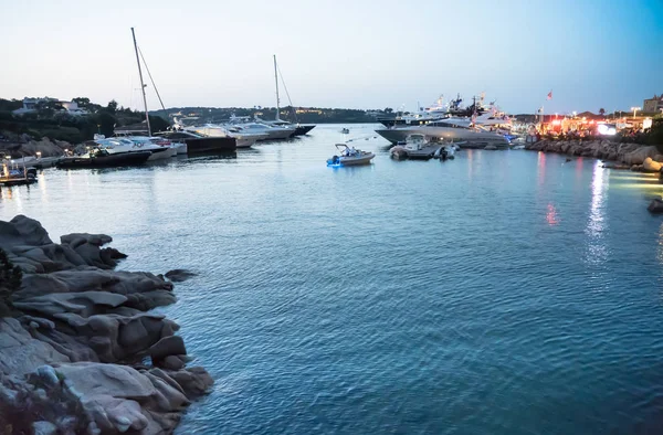Luxe jachten afgemeerd in Porto Cervo, Sardinië, Italië — Stockfoto