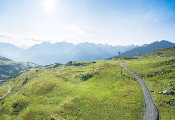 Paisaje idílico de verano en los Alpes, Santo, Antón, Tirol — Foto de Stock