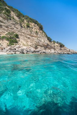 Açık mavi deniz suyu, Sardunya, İtalya