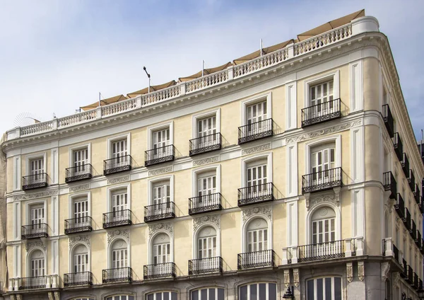 Будівля на площі Рамалс, Мадрид (Іспанія). — стокове фото