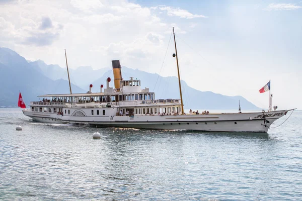 Nave da crociera, lago di Ginevra, Svizzera — Foto Stock