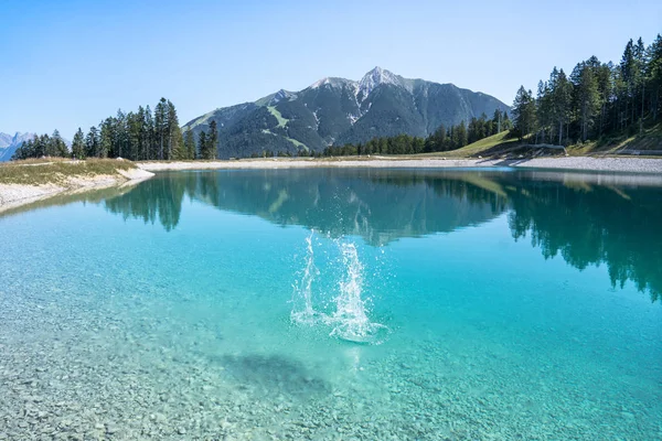Lago de montaña vista al paisaje, Tirol, Austria —  Fotos de Stock