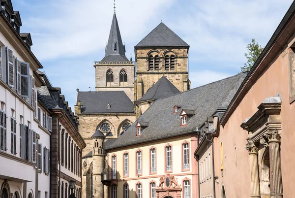 Seitenansicht des Petersdoms in Trier, Deutschland — Stockfoto