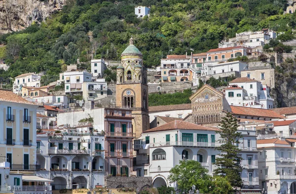 Panoramiczny widok na katedrę i budynki Amalfi, Włochy — Zdjęcie stockowe