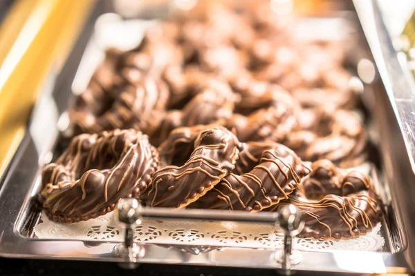 Deliziosi dolci sulla finestra dello spettacolo — Foto Stock