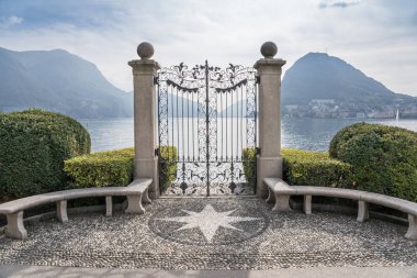 Ciani parkındaki kapı, Lugano, İsviçre