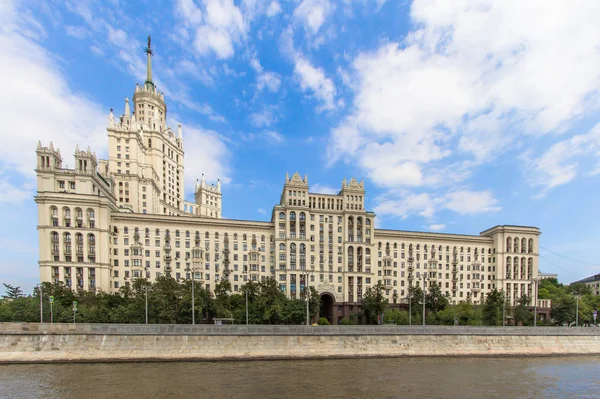 Edificio residencial en Kotelnicheskaya Embankment, Moscú — Foto de Stock