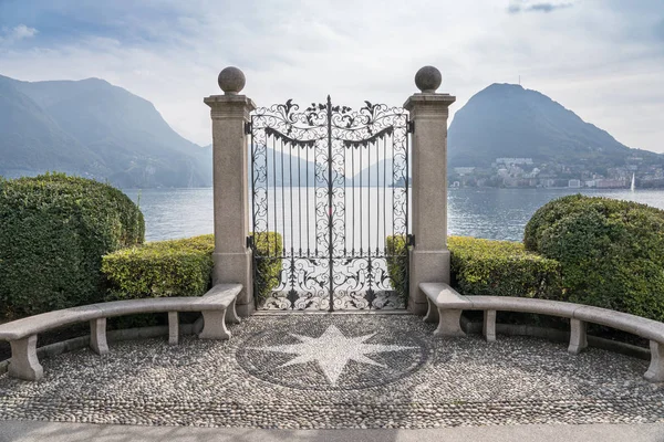 Tor im ciani park, lugano, schweiz — Stockfoto