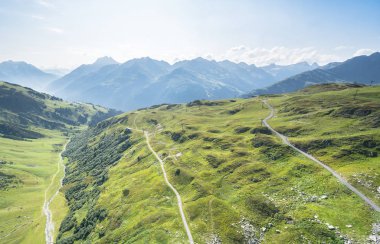 Pastoral yaz manzara Alpleri'nde