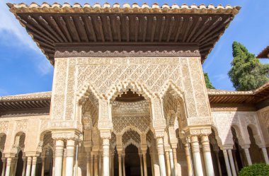 İspanya, Alhambra Granada 'daki Aslanların avlusu.