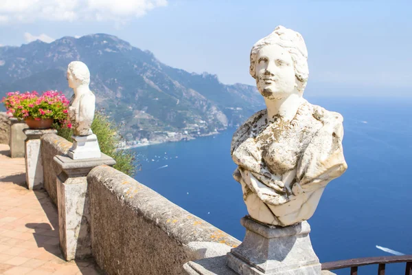 Statues in Villa Cimbrone, Ravello, Amalfi Coast, Italy — Stock Photo, Image