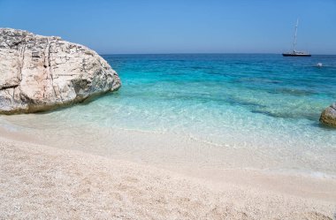 Açık mavi deniz suyu, Sardunya, İtalya