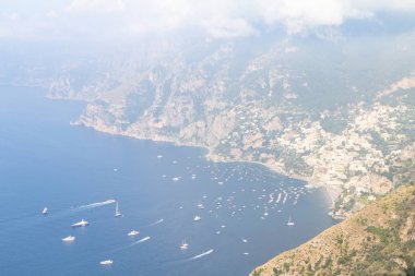 Positano şehrinin kıyı şeridi, Amalfi sahili, İtalya