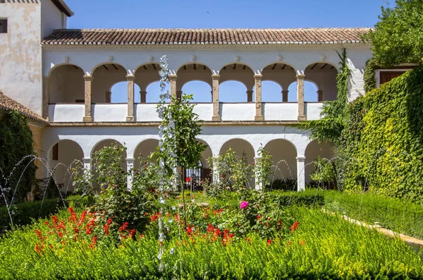 Patio de la Acequia La Alhambra, Granada, Spain — Stok fotoğraf