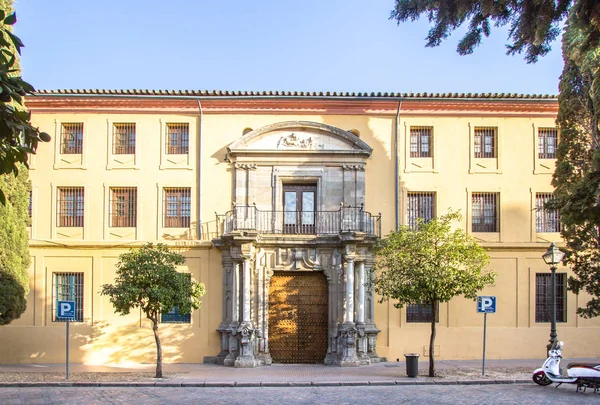 Budynek na ulicach Cordoby, Hiszpania — Zdjęcie stockowe