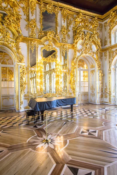 El interior del Palacio de Catalina, Tsarskoye Selo, San Petersburgo, Rusia — Foto de Stock