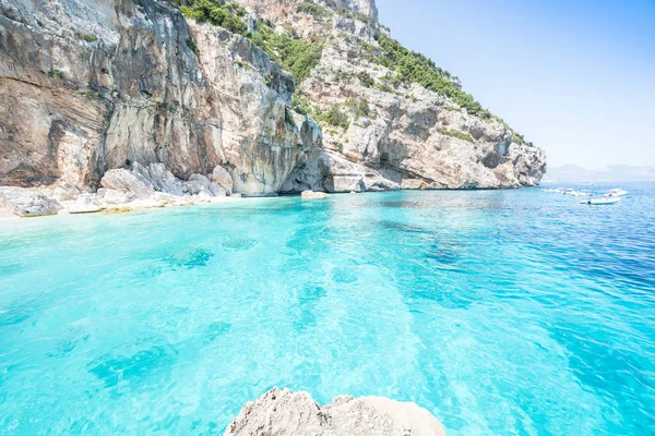 Strand von cala mariolu, sardinien, italien — Stockfoto
