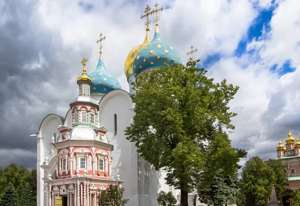 Mariä-Himmelfahrt-Kathedrale in Dreifaltigkeit sergius lavra, Moskau — Stockfoto