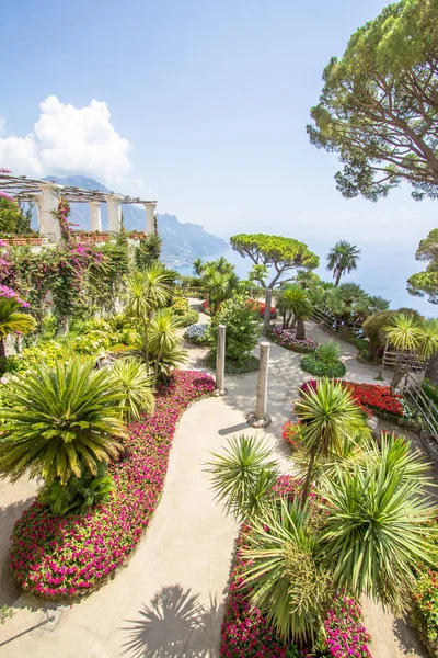 Jardín de la villa Rufolo, Costa Amalfitana, Ravello, Italia — Foto de Stock