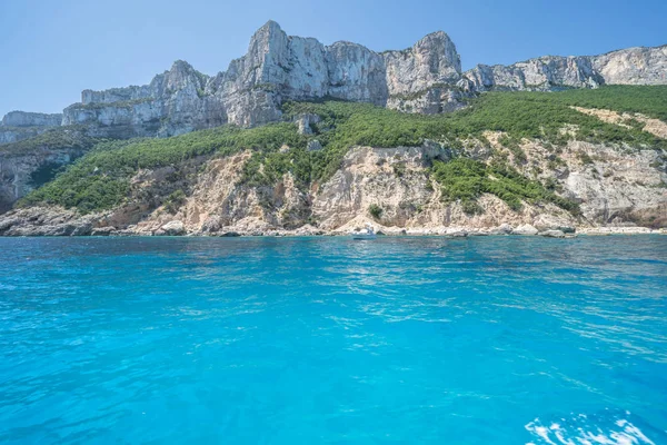 Costa Este de Cerdeña cerca de la playa de Cala Goloritze, Italia — Foto de Stock