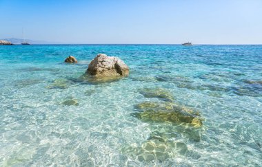 Açık mavi deniz suyu, Sardunya, İtalya