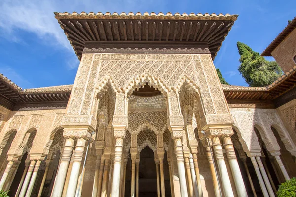 Patio de los Leones en la Alhambra Granada, España — Foto de Stock