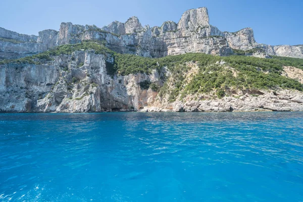 Costa Este de Cerdeña cerca de la playa de Cala Goloritze, Italia — Foto de Stock