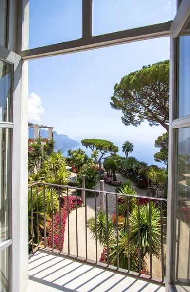 Balcón vista desde villa Rufolo en Ravello, Italia — Foto de Stock