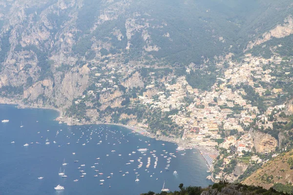 Kustlinjen i Positano stad, Amalfikusten, Italien — Stockfoto