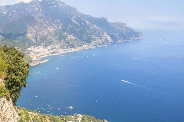 Panoramic view to the Amalfi coast from the Villa Cimbrone, Ital — Stok fotoğraf