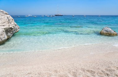 Açık mavi deniz suyu, Sardunya, İtalya