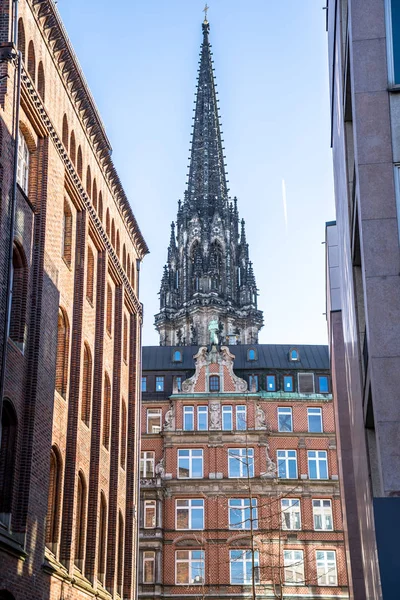 Cityscape με την εκκλησία του Αγίου Νικολάου, Αμβούργο, Γερμανία — Φωτογραφία Αρχείου