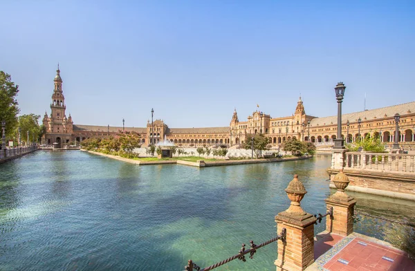 Hermoso canal de Plaza de España, Sevilla, España — Foto de Stock