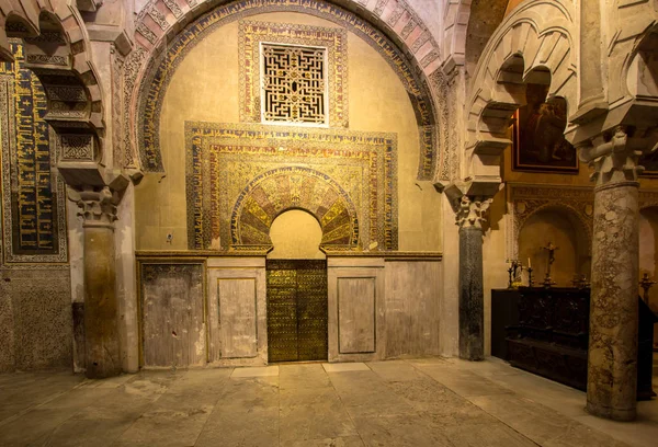 Pequeño altar en una catedral de La Mezquita en Córdoba, España — Foto de Stock