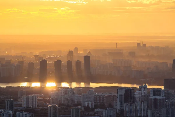 Moscow Cityscape bij zonsondergang, Rusland — Stockfoto