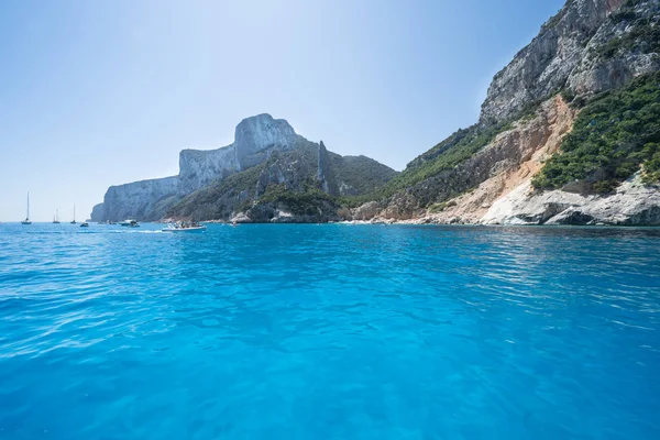 Costa Este de Cerdeña cerca de la playa de Cala Goloritze, Italia — Foto de Stock