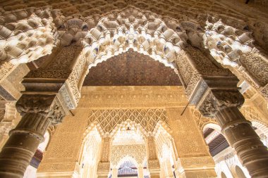 İspanya, Alhambra Granada 'daki Aslanların avlusu.