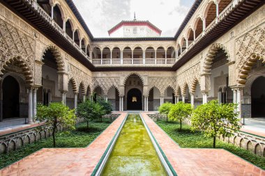 İspanya, Seville Kraliyet Sarayı 'ndaki Teras de las Doncellas.