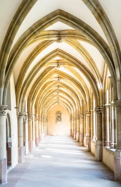 Arcade de la cathédrale gothique allemande du Cloître — Photo