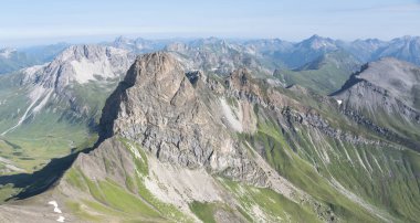 Pastoral yaz manzara Alpleri'nde