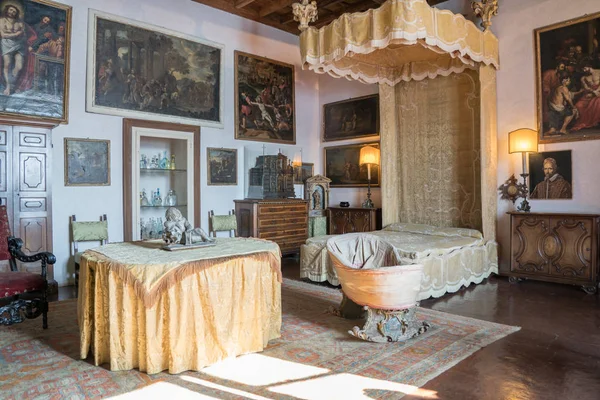 Intérieurs du palais Borromée sur l'île de Madre, Italie — Photo