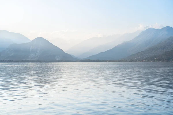 Lago Maggiore al atardecer, Italia —  Fotos de Stock