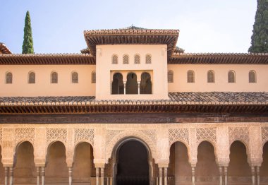 Alhambra, Granada, İspanya 'daki Lions avlusunun girişi.